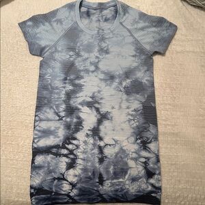 lululemon swiftly tech in blue tie dye 💙🤍